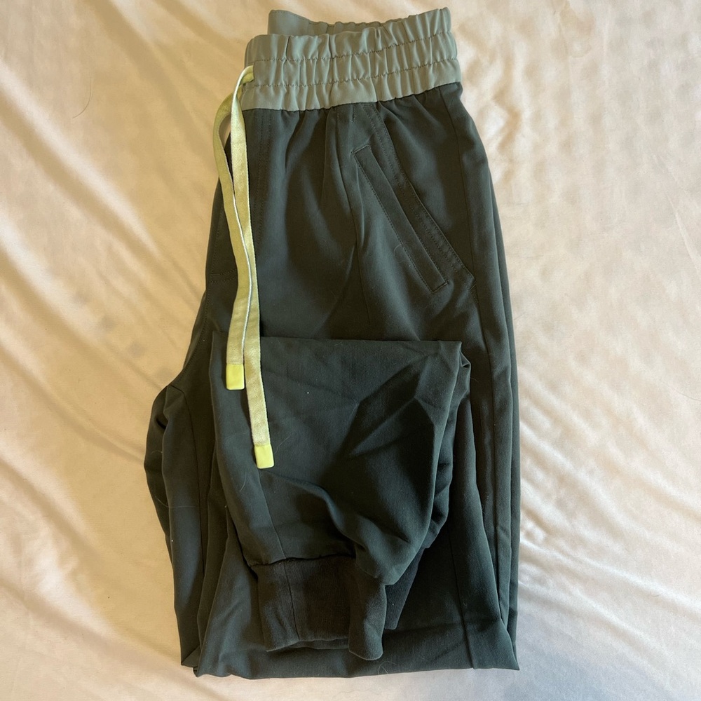 Bonsai Tatu high waisted slim cargo jogger scrub pants